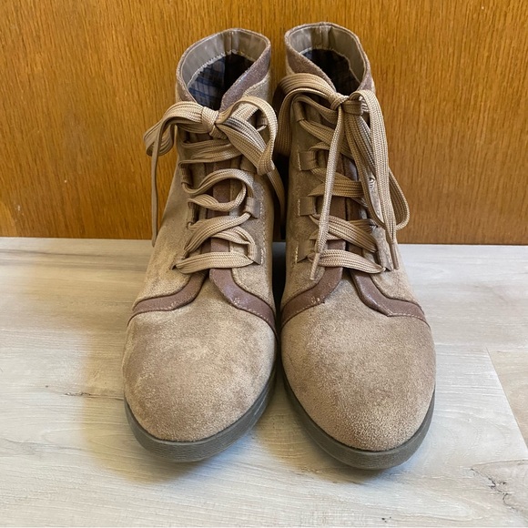 MADDEN GIRL • “Dukkee” Faux Suede Lace Up Wedge Ankle Boots - Size 8.5 - Picture 5 of 16